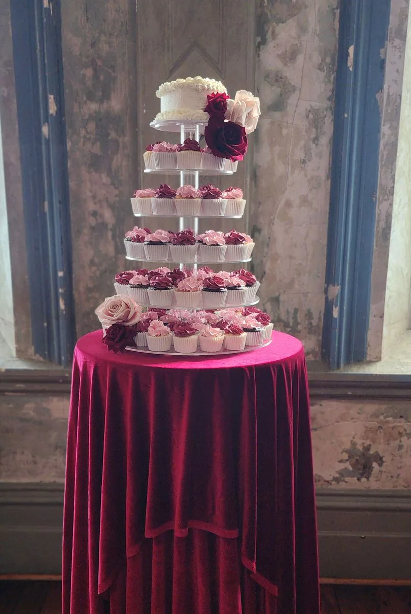 Queen Baker - Wedding Cakes in null
