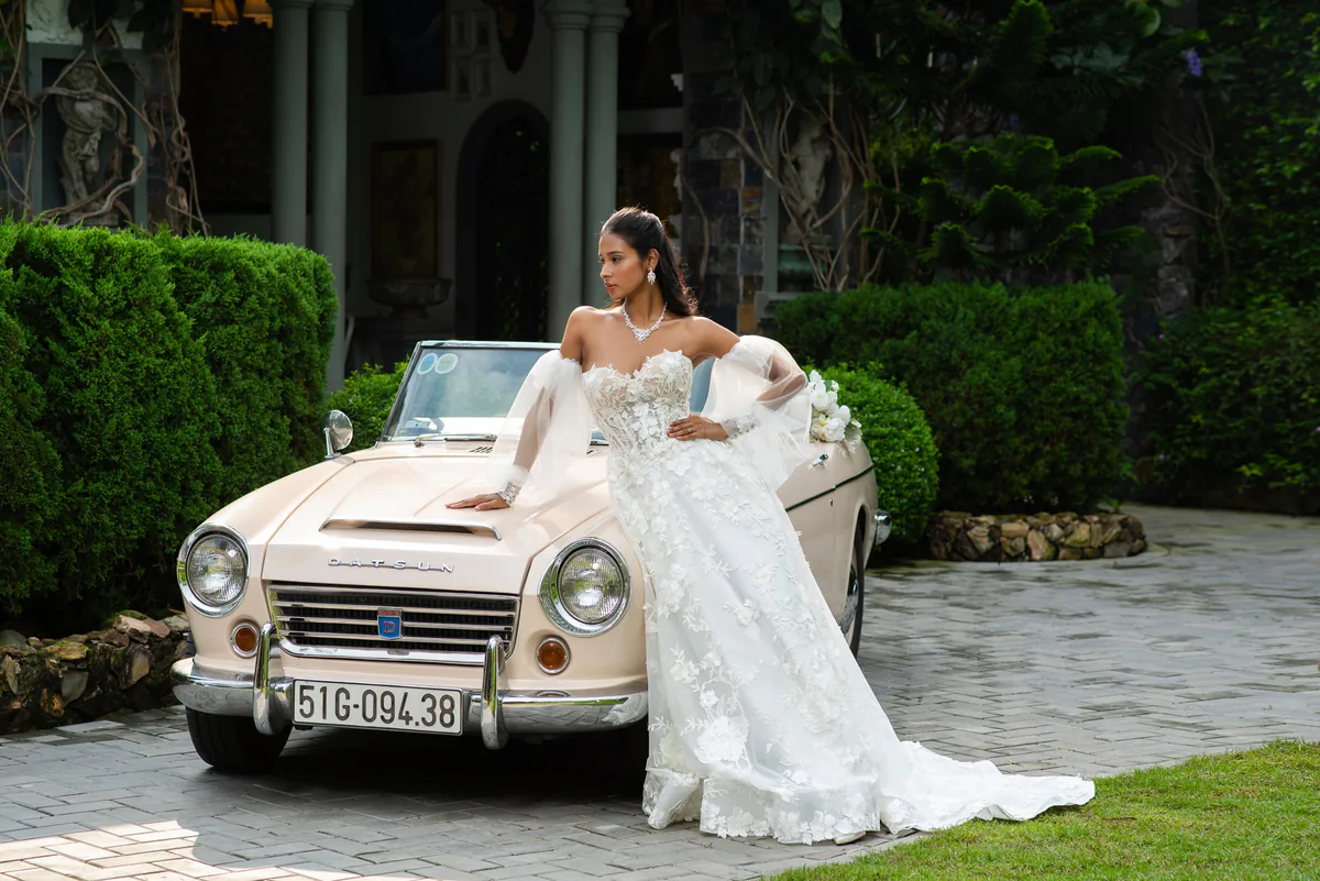 Jullia Bridal - Wedding Dress in Deer Park
